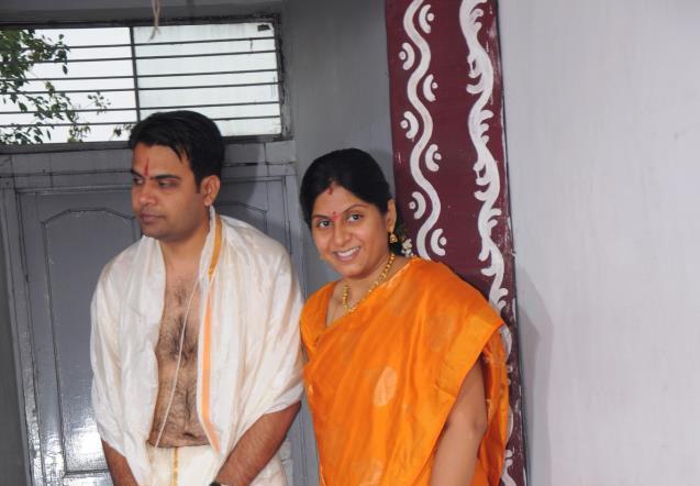Serial Actress Sravani Rare & UNseened with Family Photos