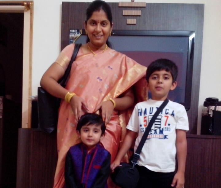 Serial Actress Sravani Rare & UNseened with Family Photos