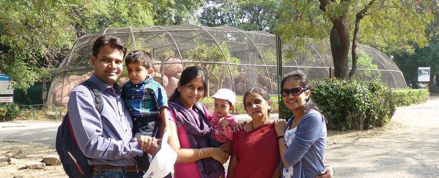 Serial Actress Sravani Rare & UNseened with Family Photos