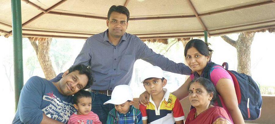 Serial Actress Sravani Rare & UNseened with Family Photos