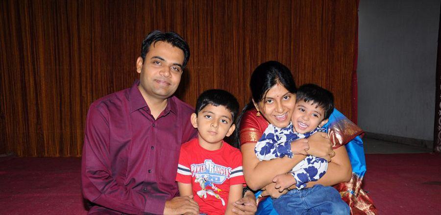 Serial Actress Sravani Rare & UNseened with Family Photos