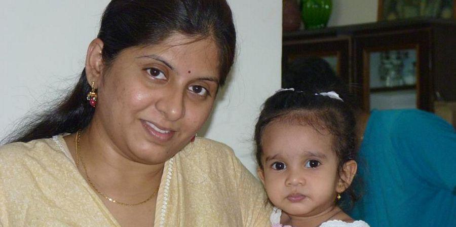 Serial Actress Sravani Rare & UNseened with Family Photos