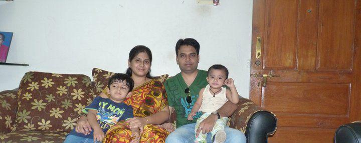 Serial Actress Sravani Rare & UNseened with Family Photos