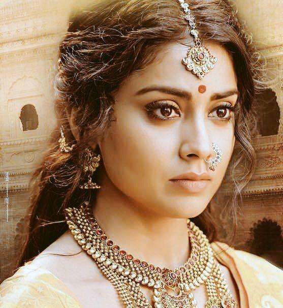 Shriya Saran LEAKED Stills in Gautamiputra Satakarni Movie