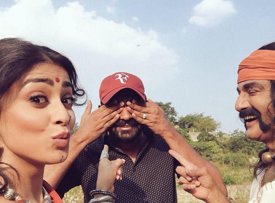 Shriya Saran LEAKED Stills in Gautamiputra Satakarni Movie