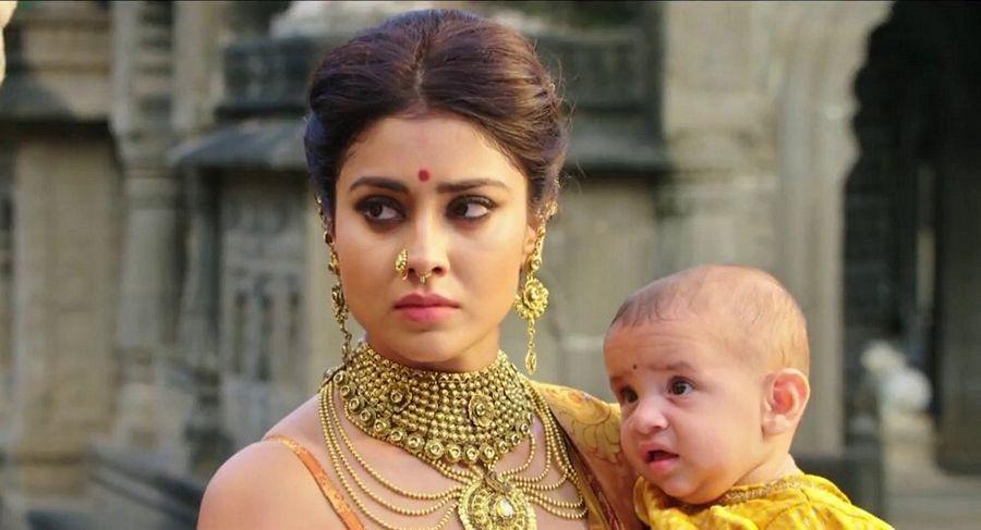 Shriya Saran New Stills in Gautamiputra Satakarni Movie