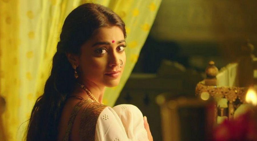 Shriya Saran New Stills in Gautamiputra Satakarni Movie