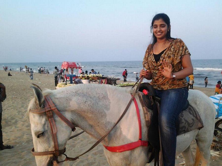 Telugu TV Anchor Shyamala Rare & UNseened Photos