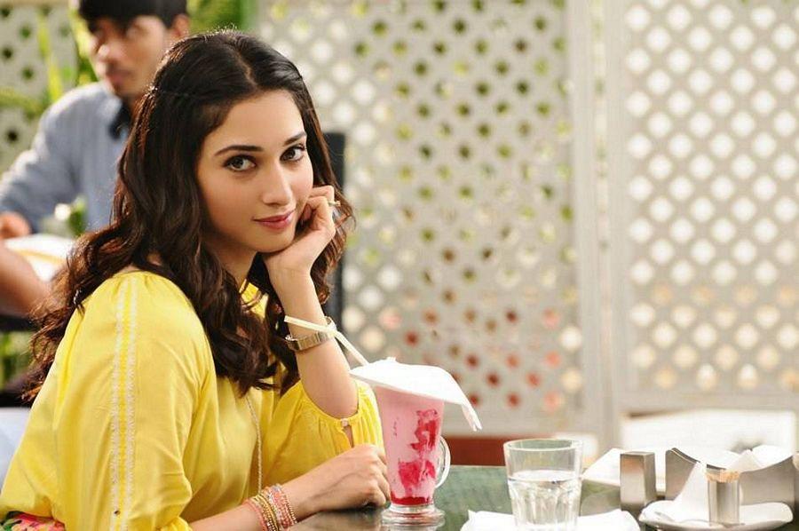 Vishal Okkadochadu Telugu Movie Stills