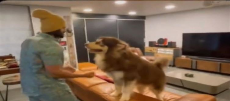 Viral video-Vijay Deverakonda cuddling with Charmme's dog!