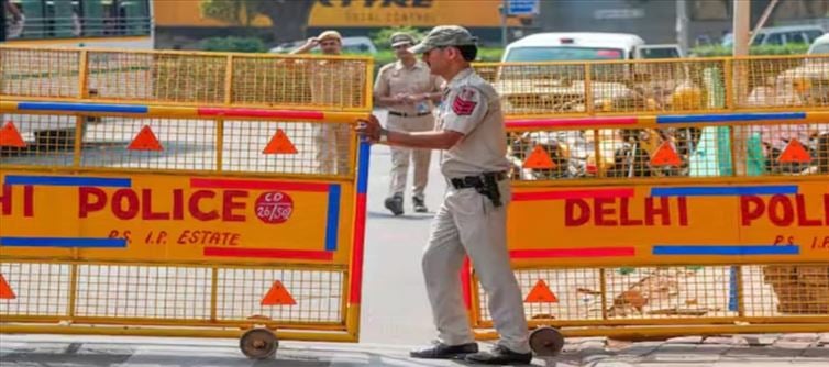 Blast outside CRPF school in Delhi ...!