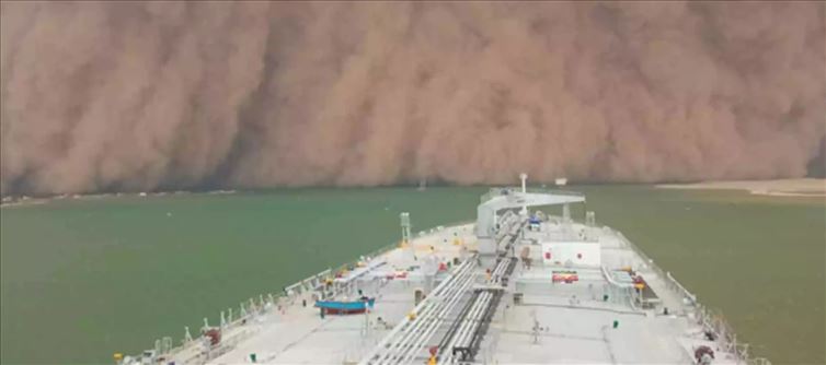 Massive Sandstorm Swallows Large Cargo Ships - Caught On Camera