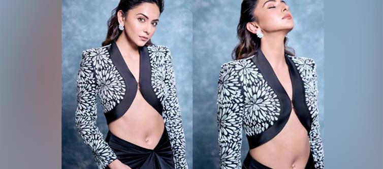 Midriff, Mood, Mastery — Rakul Preet Singh Does Seduction the Quiet Way