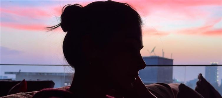 When a Superstar’s Touch Made a Leading Lady Uncomfortable