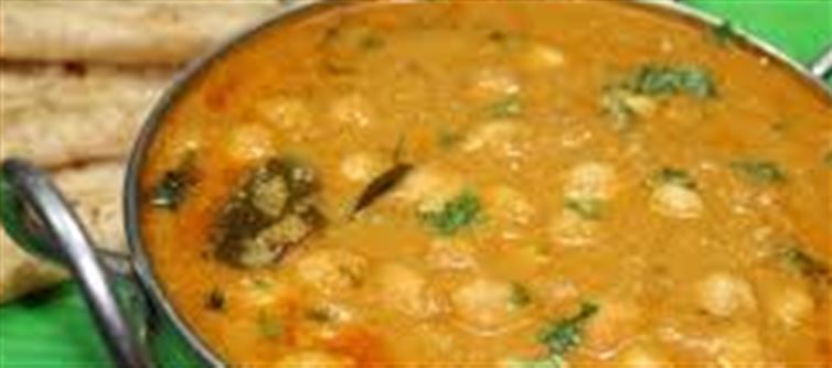 Chana Kurma / Kondakadalai Kurma – South Indian Style Recipe