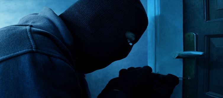 ఈ దొంగ స్టైలే వేరు.. క్యాబ్ లో వెళ్లి బ్యాంక్ దోపిడి.. ఆ తర్వాత?