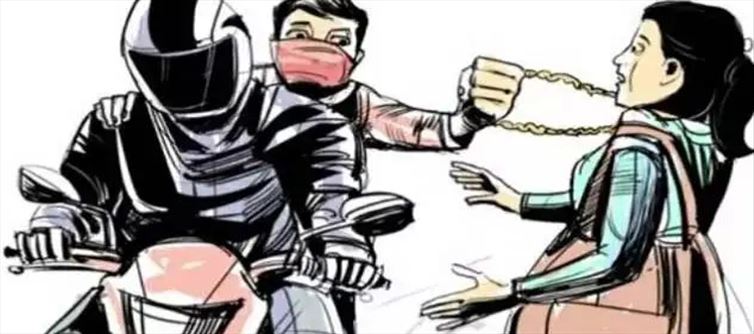 రెచ్చిపోయిన చైన్ స్నాచర్లు.. కేవలం గంట వ్యవధిలోనే?