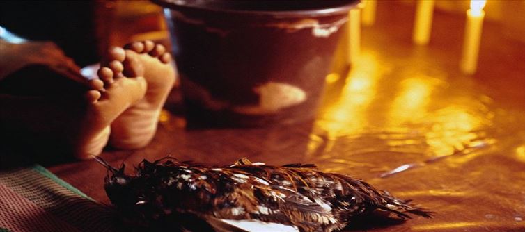 బాలింత మృతి.. శవం పక్కనే నిమ్మకాయలు, పసుపు కుంకుమ?