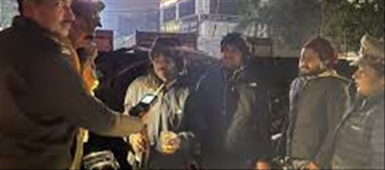 कांवड़ रूट पर 25 जुलाई की डेडलाइन — गड्ढा-मुक्त सड़कों के बहाने क्या 2027 का 'हिंदुत्व बेस' रिपेयर कर रहे हैं योगी?