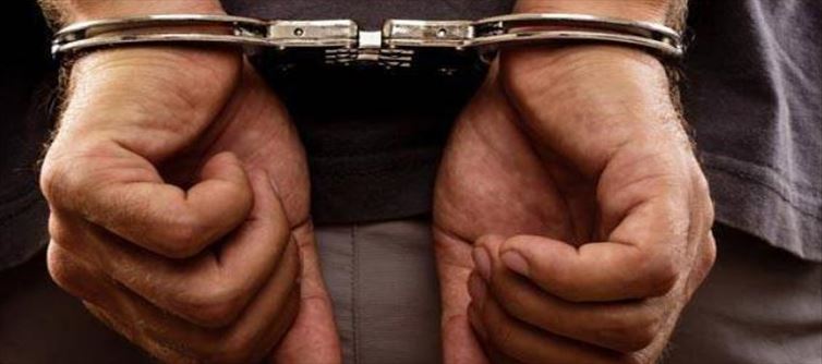 దొంగలమని నమ్మించి.. చివరికి అలా దోచుకున్నారు..