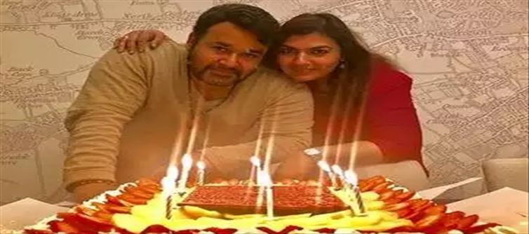 ഏട്ടന് അറിയില്ലേ എനിക്ക് സ്ട്രോബെറി ഇഷ്ടല്ലെന്ന്; നടൻ മോഹൻലാലിന്റെ ജന്മദിനത്തിന് കേക്ക് കട്ട് ചെയ്ത് ആഘോഷിച്ച്‌ ഭാര്യ സുചിത്ര!