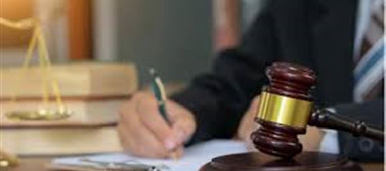 After how many years of practice can a lawyer become a judge?