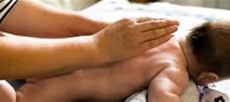 Parenting: How to Massage Your Baby in Winter