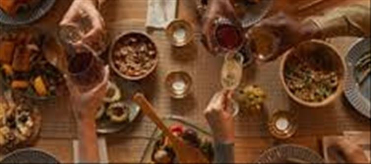 Dinner Parties Are Changing in 2026 as People Choose Smaller, More Intimate Gatherings