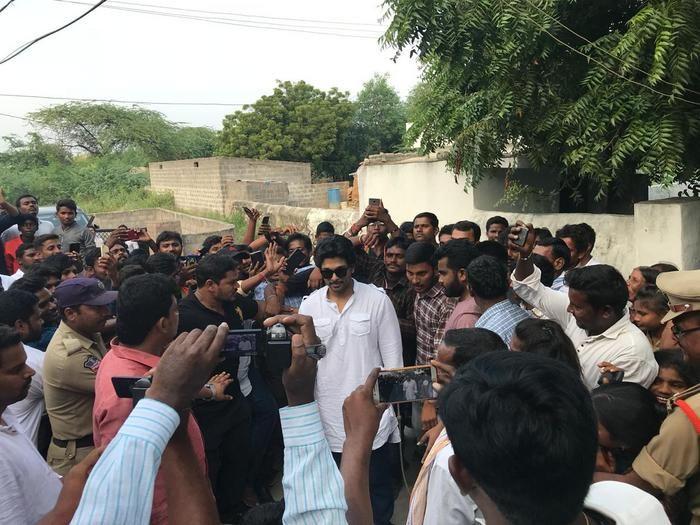  Allu Arjun Dasara Celebration at Nalgonda