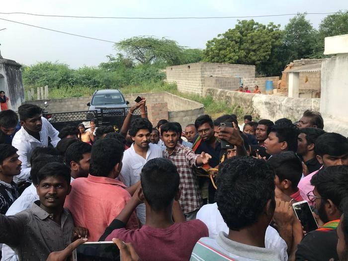  Allu Arjun Dasara Celebration at Nalgonda