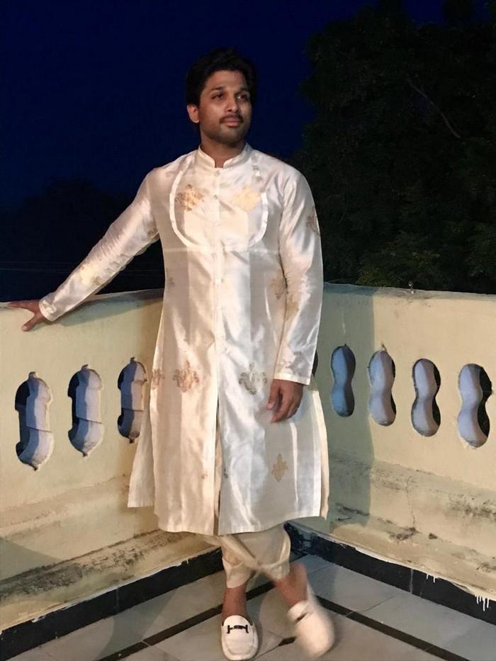  Allu Arjun Dasara Celebration at Nalgonda