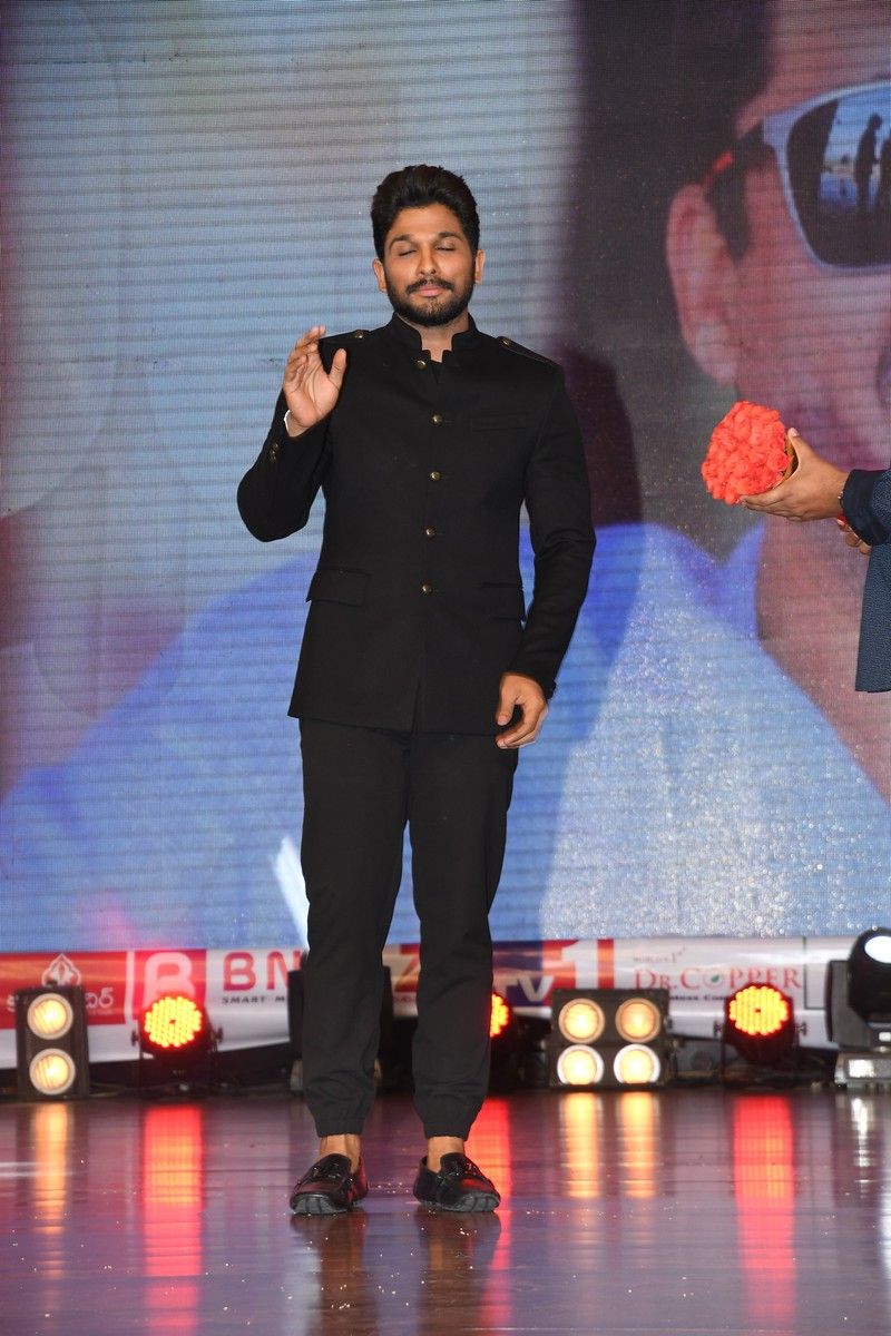 Allu Arjun Stills at DJ Duvvada Jagannadham Audio Launch Photos