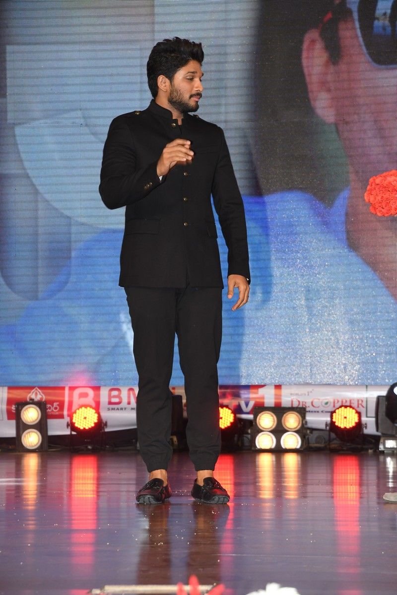 Allu Arjun Stills at DJ Duvvada Jagannadham Audio Launch Photos