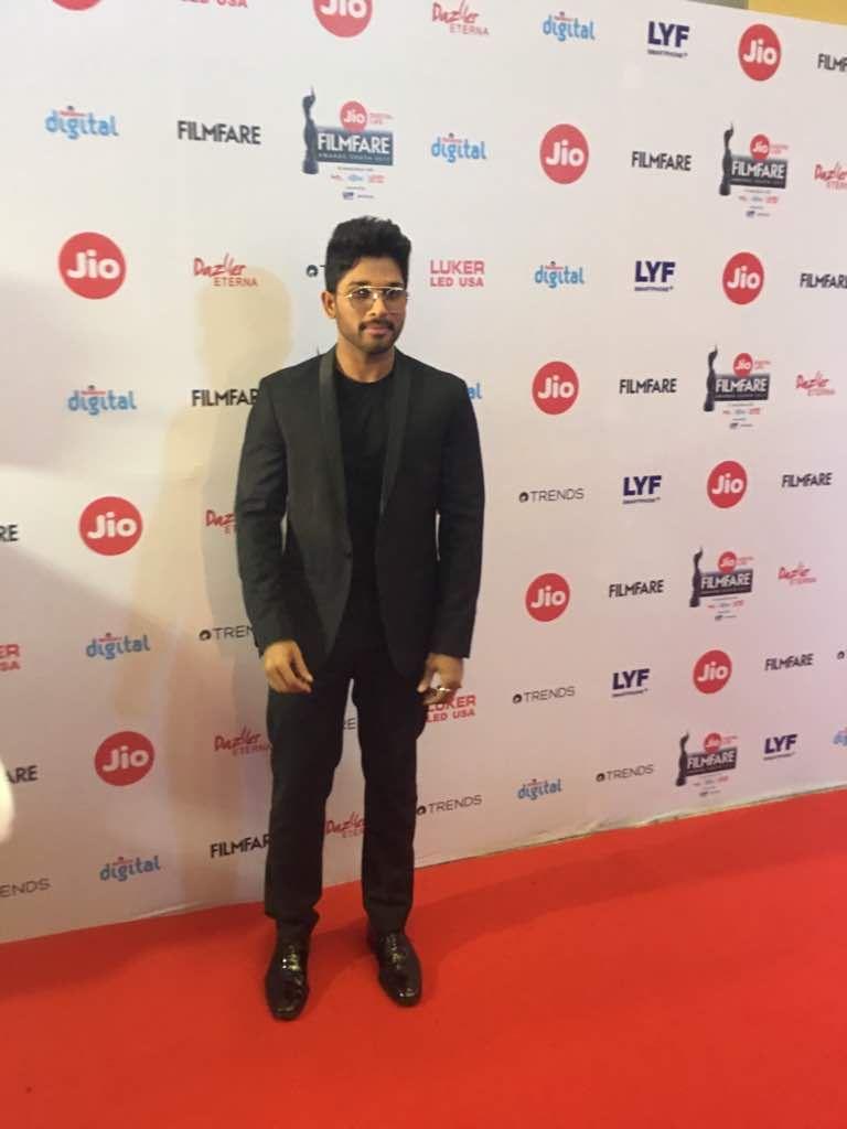 Allu Arjun Stills at Jio Filmfare Awards 2017