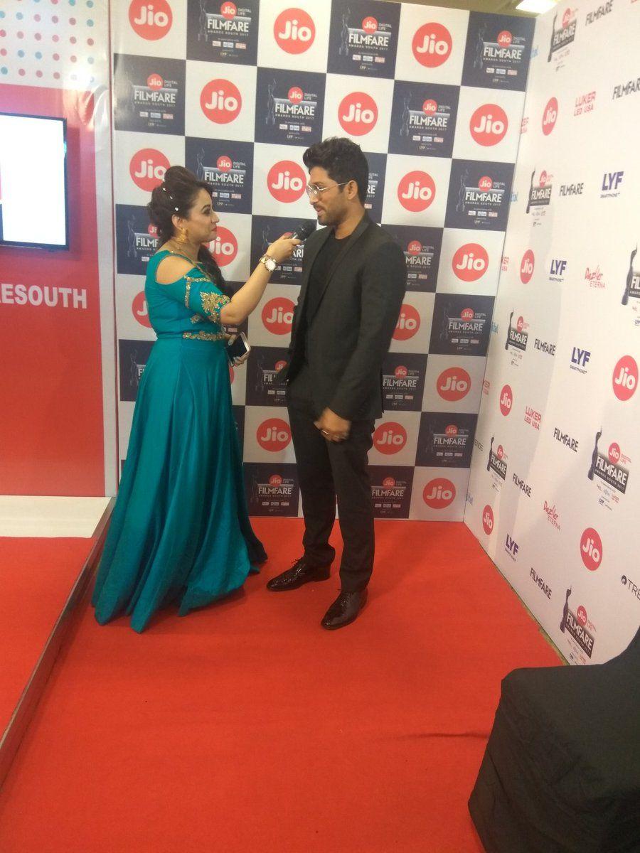 Allu Arjun Stills at Jio Filmfare Awards 2017