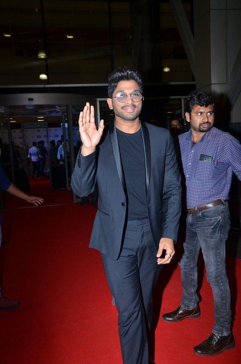 Allu Arjun Stills at Jio Filmfare Awards 2017