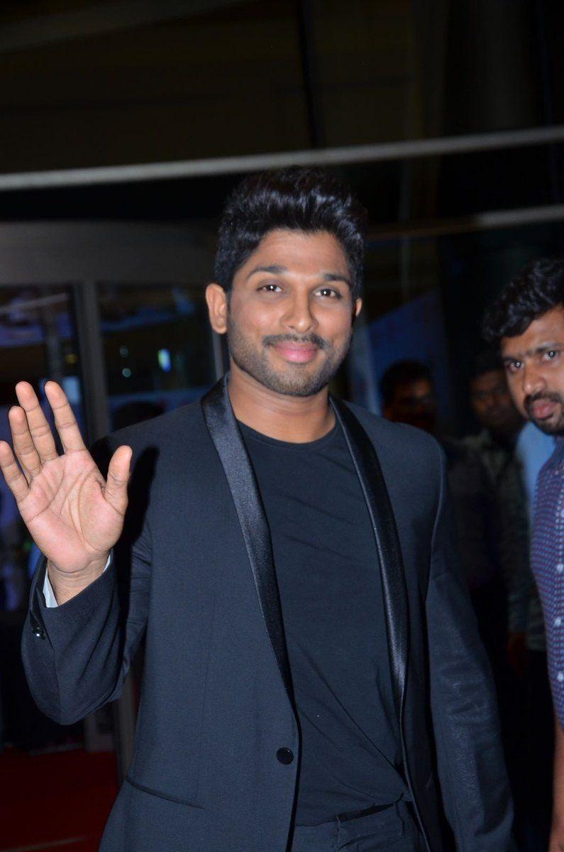 Allu Arjun Stills at Jio Filmfare Awards 2017