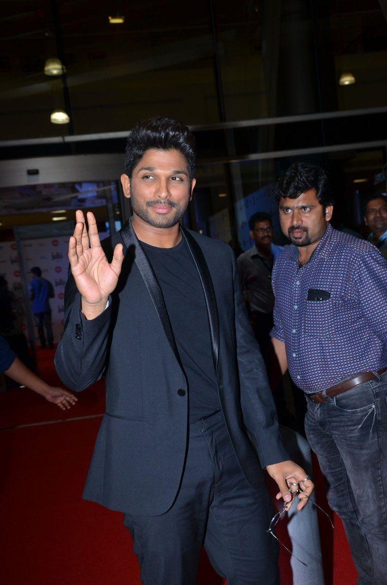 Allu Arjun Stills at Jio Filmfare Awards 2017