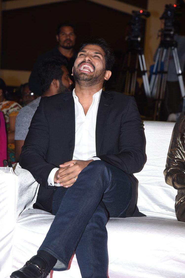 Allu Arjun at Duvvada Jagannadham Thankyou Meet Photos