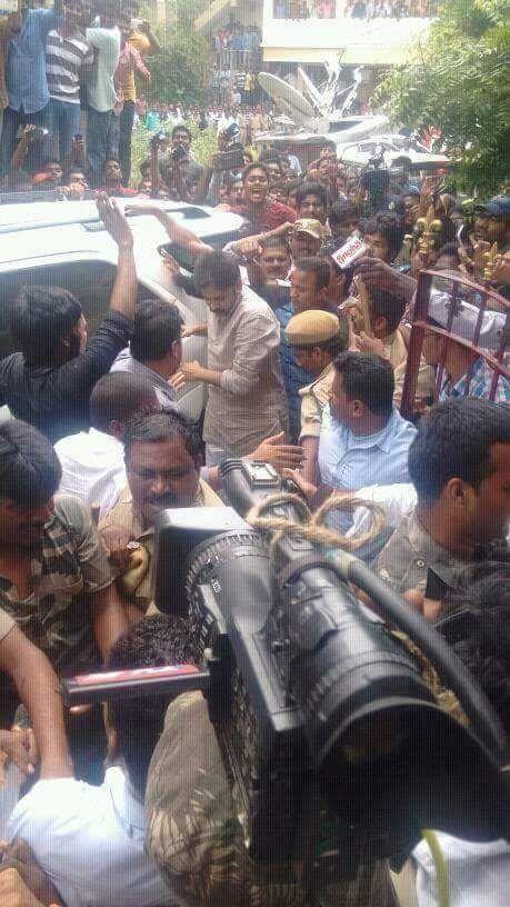 EXCLUSIVE IMAGES: Pawan Kalyan Meets Vinod Royals Family