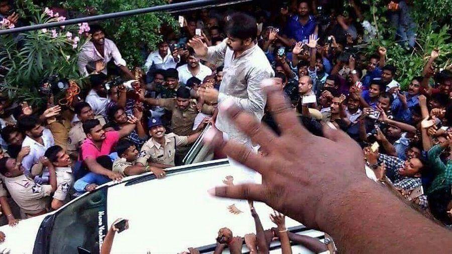 EXCLUSIVE IMAGES: Pawan Kalyan Meets Vinod Royals Family