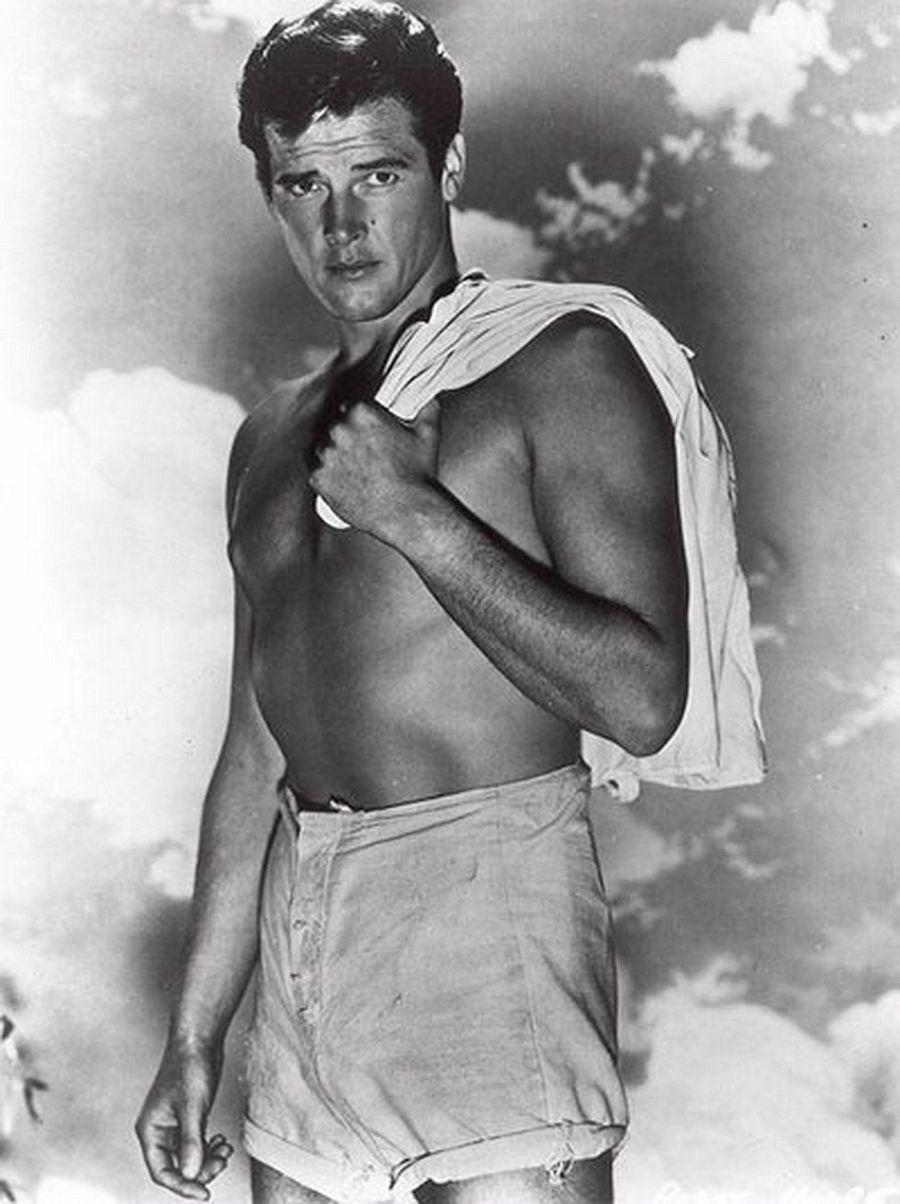 James Bond Actor Roger Moore Photos