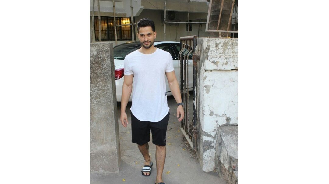 Kunal Khemu seen at Juhu