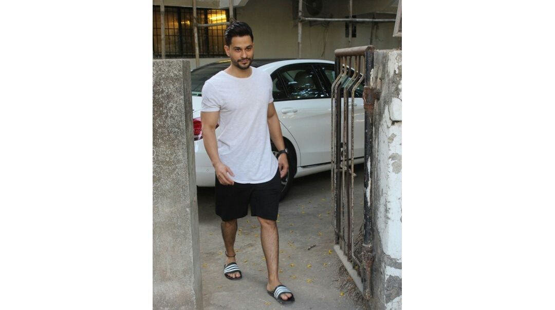 Kunal Khemu seen at Juhu