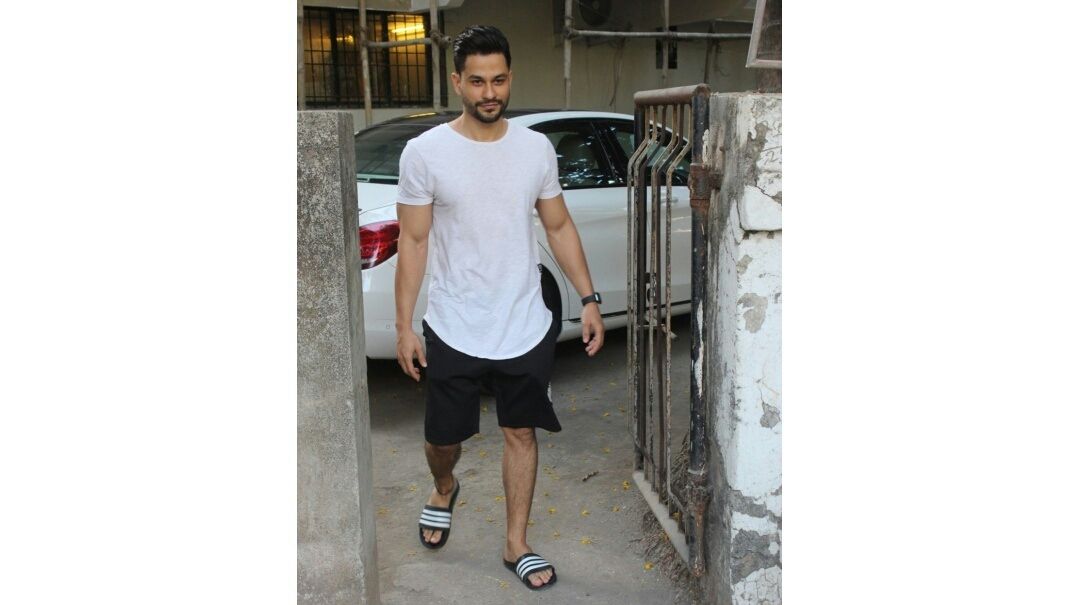 Kunal Khemu seen at Juhu