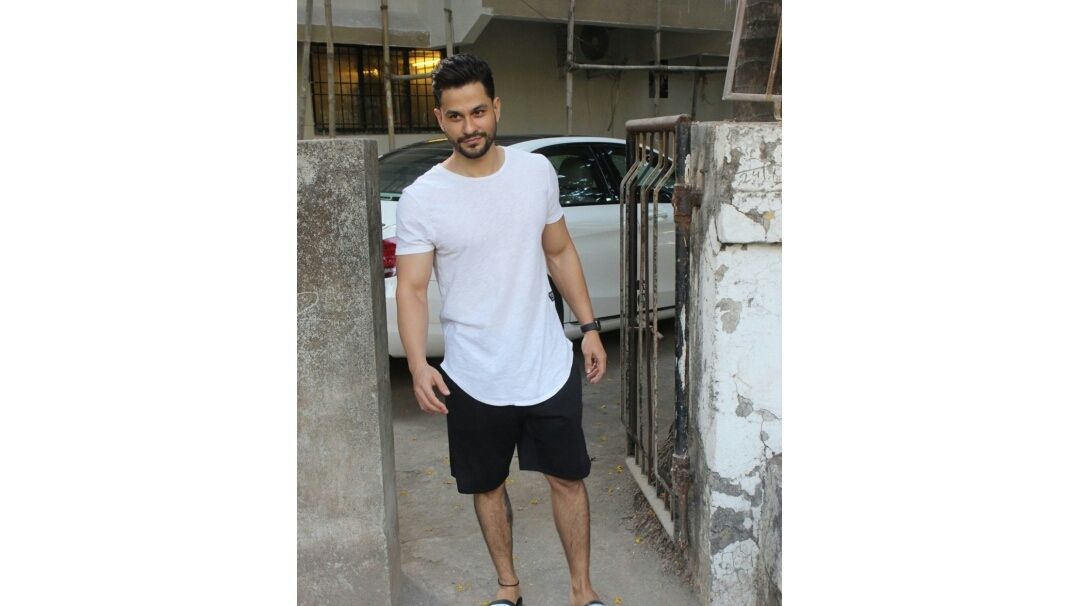 Kunal Khemu seen at Juhu