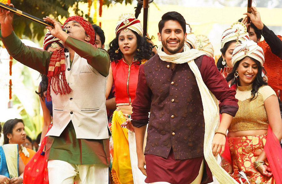 Naga Chaitanya Latest Stills from Rarandoi Veduka Chuddam
