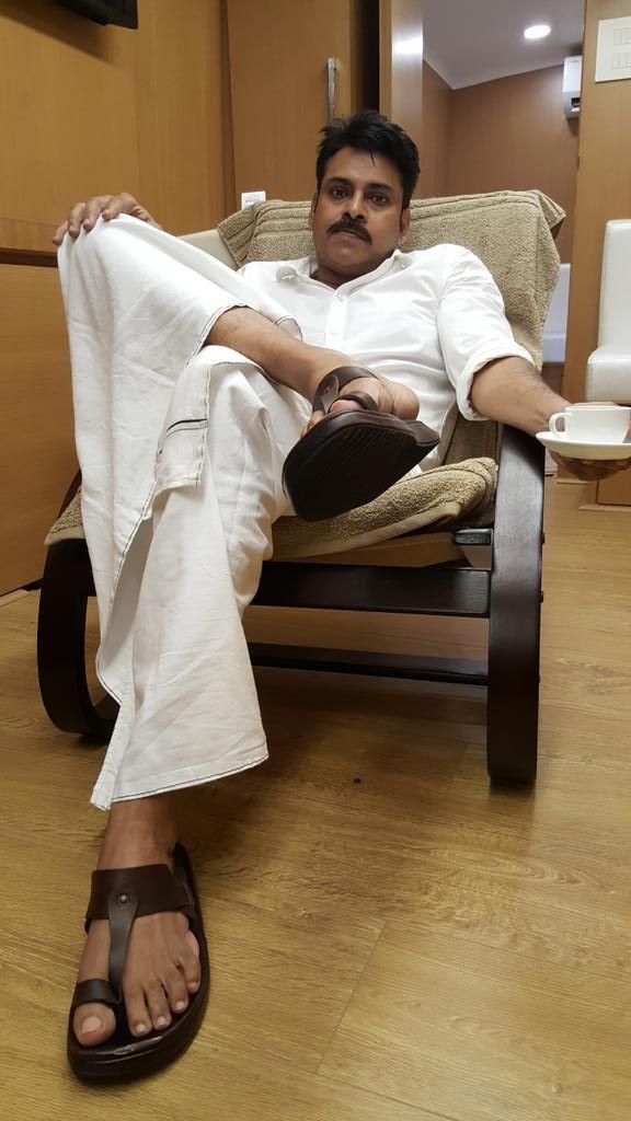 Pawan Kalyan finally starts shooting for Katamarayudu