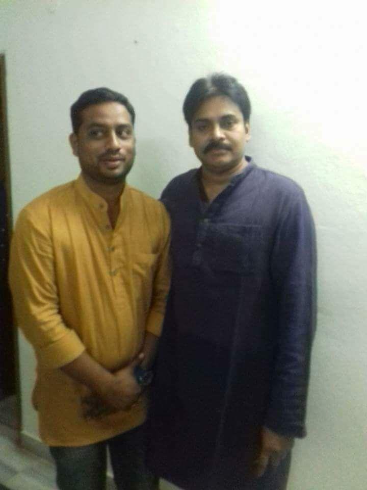 Photos: Pawan Kalyan Latest Clicks With Fans