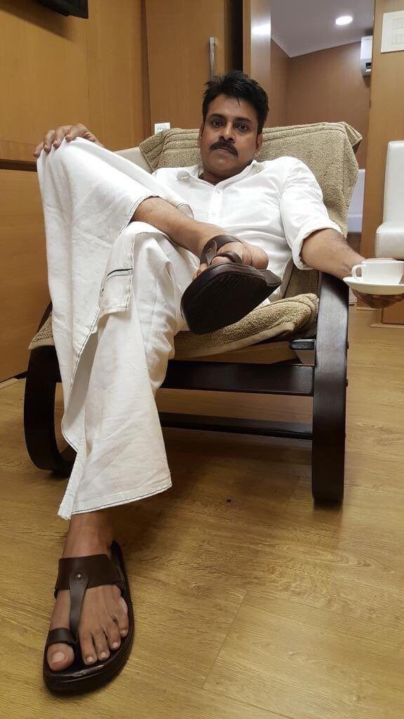 Recent Pics of Power Star Pawan Kalyan on the sets of Katamarayuda